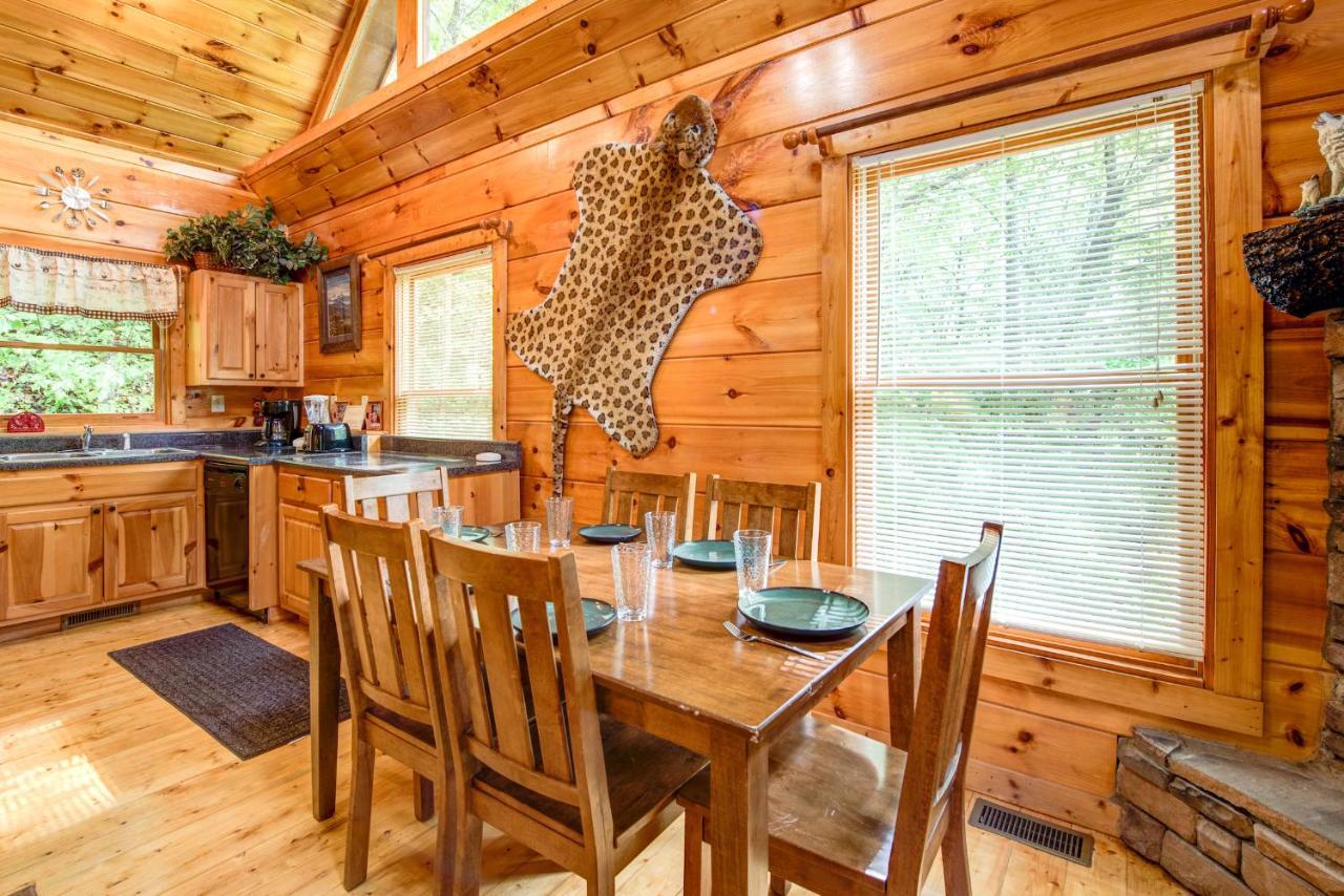 Cabin Of Dreams, 3 Bedroom Water View, Wifi, Hot Tub, Pool Table, Sleep 8 Sevierville Bagian luar foto