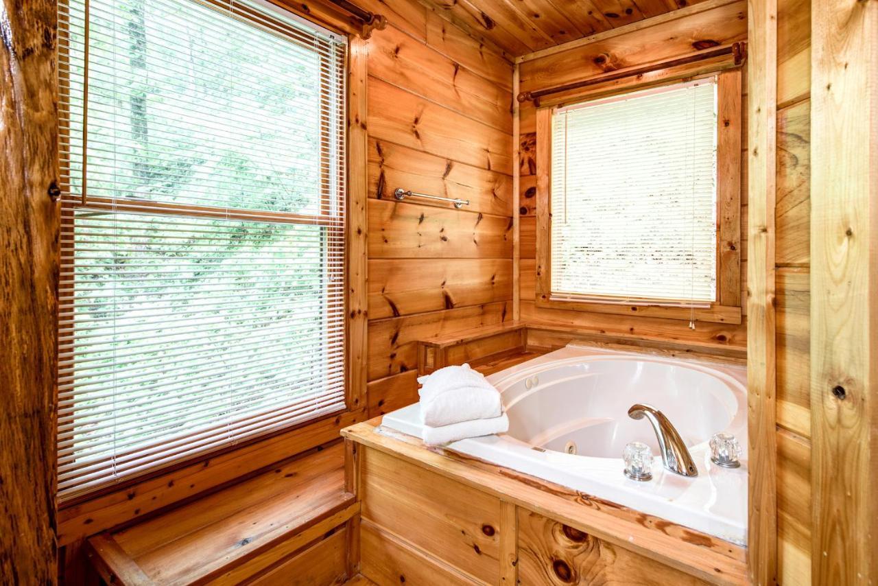 Cabin Of Dreams, 3 Bedroom Water View, Wifi, Hot Tub, Pool Table, Sleep 8 Sevierville Bagian luar foto