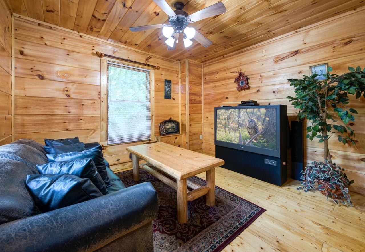 Cabin Of Dreams, 3 Bedroom Water View, Wifi, Hot Tub, Pool Table, Sleep 8 Sevierville Bagian luar foto