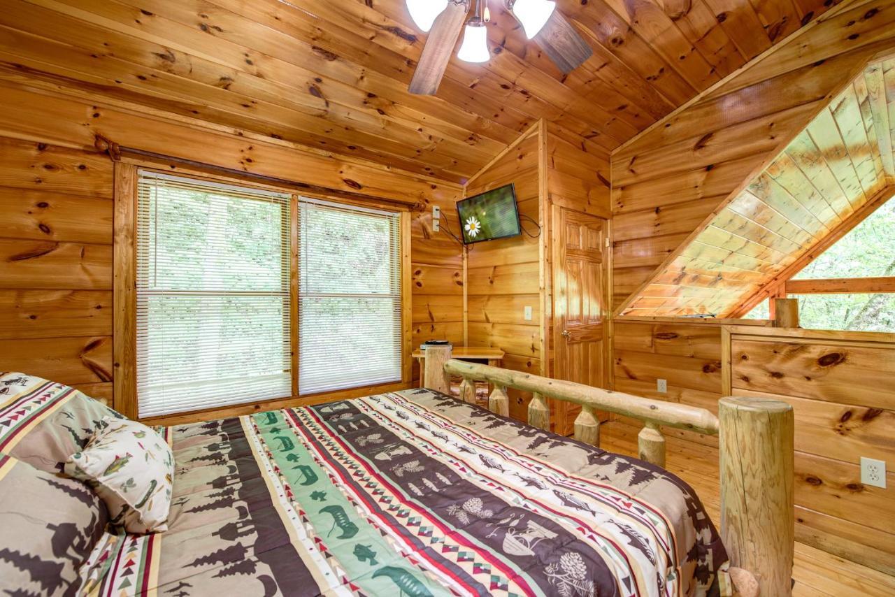 Cabin Of Dreams, 3 Bedroom Water View, Wifi, Hot Tub, Pool Table, Sleep 8 Sevierville Bagian luar foto
