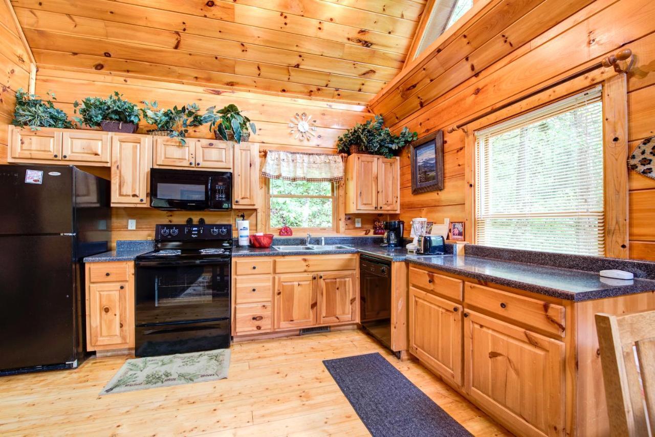 Cabin Of Dreams, 3 Bedroom Water View, Wifi, Hot Tub, Pool Table, Sleep 8 Sevierville Bagian luar foto