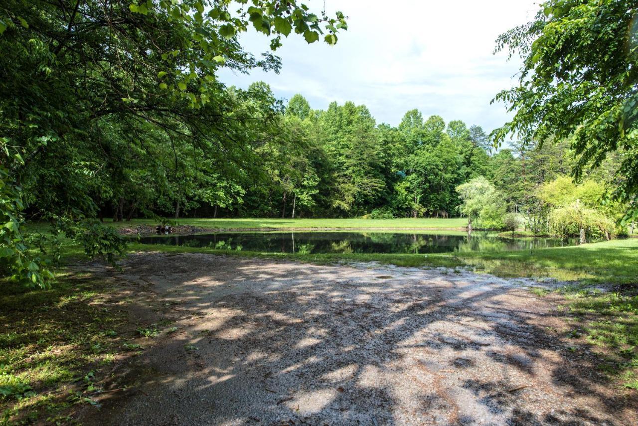 Cabin Of Dreams, 3 Bedroom Water View, Wifi, Hot Tub, Pool Table, Sleep 8 Sevierville Bagian luar foto