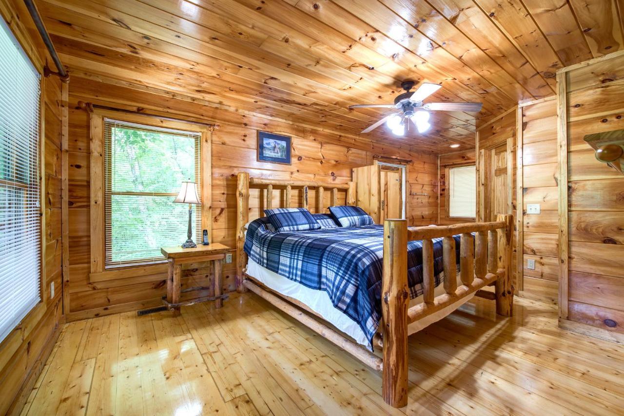Cabin Of Dreams, 3 Bedroom Water View, Wifi, Hot Tub, Pool Table, Sleep 8 Sevierville Bagian luar foto